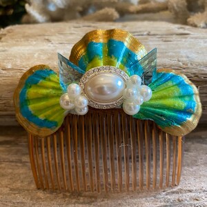 Handmade Seashell Hair Comb/Beach Wedding Hair Comb/Boho Coastal Hair Comb/Mermaid Inspired Hair Comb/Coastal Elegant Hair Comb