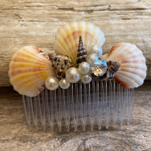 Handmade Seashell Hair Comb with Swarovski Crystal/Beach Wedding Hair Comb/Boho Coastal Hair Comb/Mermaid Inspired Hair Comb/Beach Hair Comb