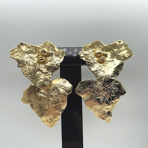 Elaine Coyne Signed Gloss-Gold Double-Leaf Clip-On Earrings - Nature's Elegance