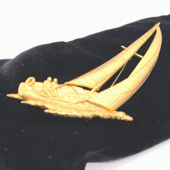 Vintage Marked J.J./Jonette Jewelry ,Matte Gold Sailboat Brooch – Nautical Chic