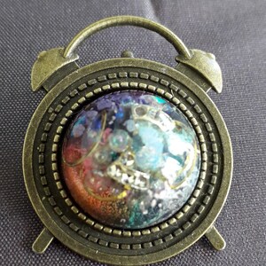 Broche " Réveil Chaotique "