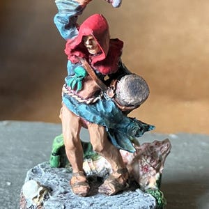 Cthulhu Cultist with drum. Sciborminiatures Tabletop Roleplaying Game. 25 mm Base, 28 mm Figure, Resin Cast, Acrylic Paint.