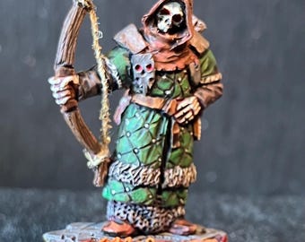 Sciborminiatures Undead Bowman with green jerkin coat.  33mm heroic fantasy. Added bowstring. Painted with acrylics.