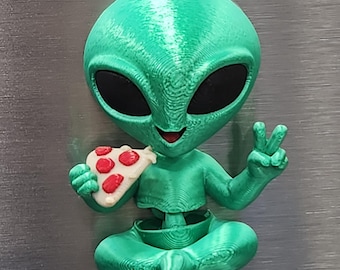 Alien Pizza Magnet | Wiggly Mini Alien | Cute 3D Printed Fridge Magnet | Freestanding Desk Buddy | Sci-Fi Alien Gift