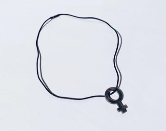 グッチ シルバーペンダント レザーネックレス 女性用 ヴィーナス