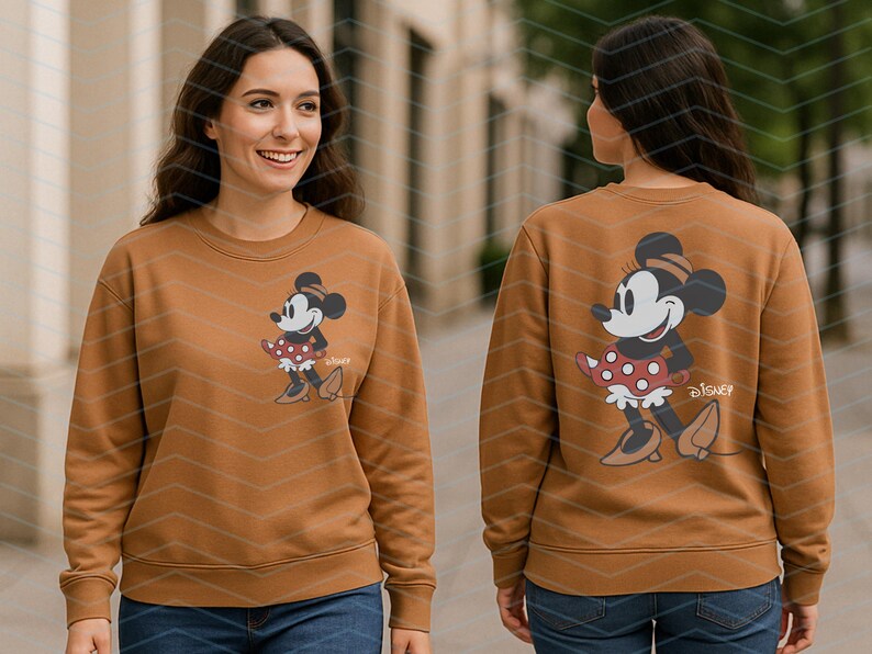 K&ouml;nnte beinhalten: Ein braunes Sweatshirt mit einem Minnie Mouse-Motiv auf der Vorder- und R&uuml;ckseite. Das Motiv zeigt Minnie Mouse in einem roten gepunkteten Kleid und braunen Schuhen. Das Wort "Disney" ist darunter gedruckt.