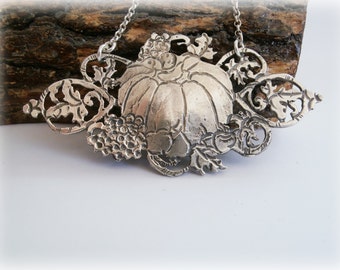 Pumpkin Silver Necklace - Halloween Pumpkin Silver Jewelry - Naturalist Gift Ideas - Autumn Harvest Themed Jewelry - Poma dat autumnus