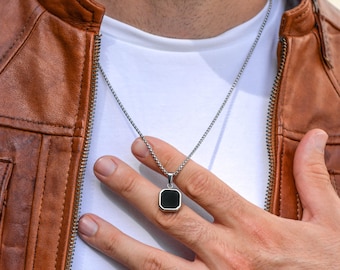 Black Onyx Compass Necklace: Personalized Stainless Steel Pendant