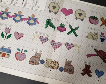 Toallas campestres de Debbie. Folleto de patrones de punto de cruz vintage contados. Debbie Mumm: Manzanas, ángeles, osos, corazones y conejitos (1989, bk4259).