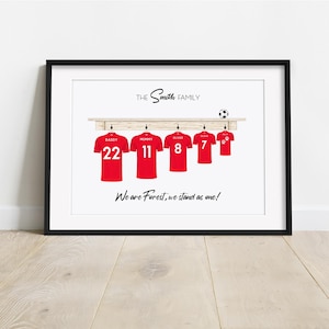 Personalisiertes Nottingham Forest Fußballtrikot Familienplakat, benutzerdefinierter Fußballdruck, Waldfansgeschenk