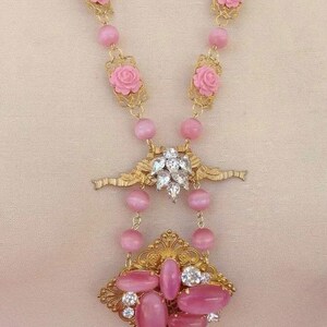 Wonderful pink " cats eye" necklace
