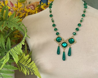 Jade green crystal and tear drop necklace.