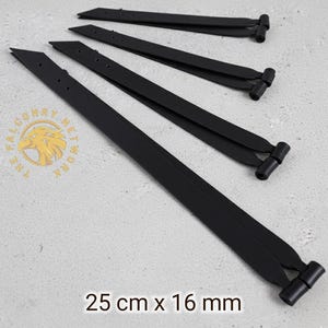 May include: A set of four black leather straps, each with a rounded end and a small, cylindrical connector. The straps are arranged at different angles against a light gray surface. The text "25 cm x 16 mm" is visible.