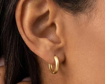 Gold Matte Huggie Ohrringe • Runde gebürstete Creolen • Jeden Tag Minimalist Ohrringe • Brautjungfer Geschenk • Geschenk für Sie, JE14