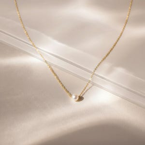Collar de perlas pequeñas de oro, gargantilla delicada de una sola perla, collar minimalista de capas, joyería para el día a día, regalo para ella GOLD