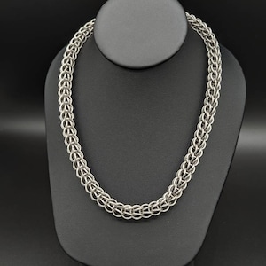 King&#39;s Braid Square Wire Chainmaille Necklace