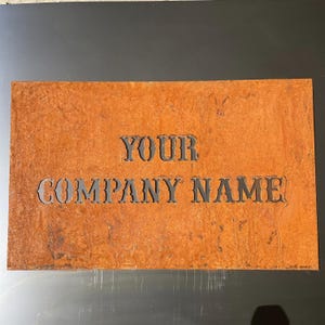 Placa de endereço personalizada em metal enferrujado, presente para amantes de decoração enferrujada em aço corten, placa com logotipo de empresa industrial enferrujada, presente corporativo personalizado