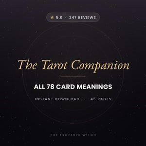 Puede incluir: Un documento digital titulado The Tarot Companion que contiene los significados de las 78 cartas en 45 p&aacute;ginas. El fondo oscuro muestra un dise&ntilde;o de estrella geom&eacute;trica, una calificaci&oacute;n de 5,0 con 247 rese&ntilde;as y el texto The Esoteric Witch.