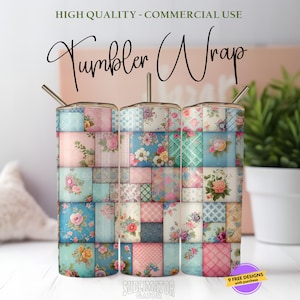 Può includere: Tre bicchieri in acciaio inossidabile con disegni patchwork floreali nei toni del rosa, blu e verde. Ogni bicchiere ha una cannuccia e un coperchio argentati. Il testo "Tumbler Wrap" è scritto in corsivo. Le parole "High Quality - Commercial Use" sono sopra.