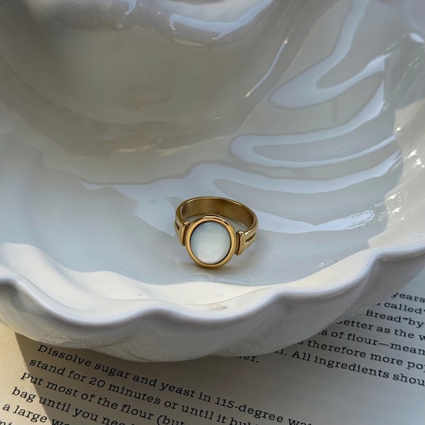 Mother of Pearl Ring, Gold Statement Ring, 18K Gold Plated Stainless Steel Signet Ring, Waterproof Oval Ring, Gift for Her