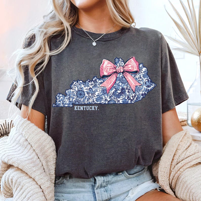 Kentucky state outline with blue and white Chinoiserie floral pattern and pink coquette bow PNG design.