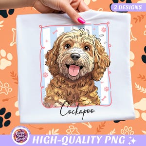 Puede incluir: Camiseta blanca con una ilustración de perro Cockapoo. El diseño incluye un retrato de un Cockapoo marrón con un marco rosa y azul, huellas de patas y la palabra "Cockapoo". La camiseta también tiene el texto "HIGH-QUALITY PNG".