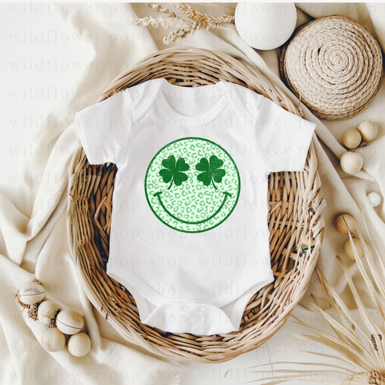 Smiley-ansikte för St. Patrick's Day i PNG-format | Design med leopardmönster och klöverögon | Digital nedladdning för personligt eller kommersiellt bruk bild 4