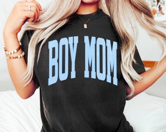 PNG de mamá de niño azul claro / Gráfico de texto desgastado y sin desgastar / Descarga digital de Cute Mom Life / Diseño de sublimación para camisetas y regalos