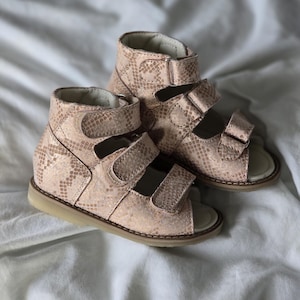 Orthopedic Sandals for Girls | Arch Support & Adjustable Straps | Premium Leather | EU 18–40
