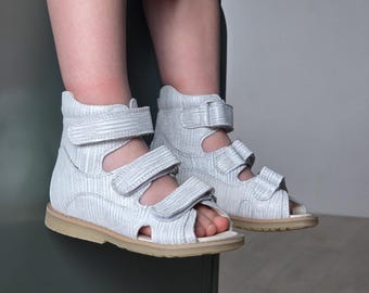Sandały ortopedyczne dziecięce ze skóry antykorozyjnej | Buty korygujące stopę końsko-szpotawą | Wsparcie szpotawości i przywiedzenia przedniej części stopy | Bez wsparcia łuku stopy | Rozmiar EU 20-37