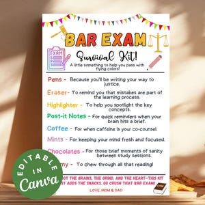 Puede incluir: Un colorido póster del "Kit de supervivencia para el examen de abogacía" con ilustraciones de un mazo, una balanza y un lápiz. Enumera elementos esenciales para el estudio, como bolígrafos, gomas de borrar y café. El texto "Editable en Canva" también es visible.