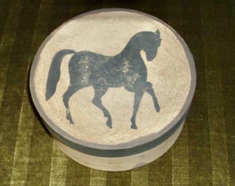 Early American Horse Shaker Box 125