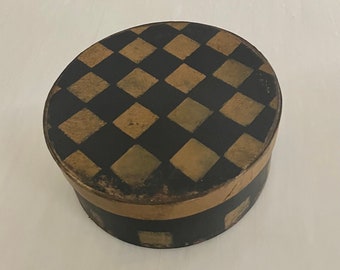 Early American Folk Art Checkerboard Box ( 7.5” x 3”)