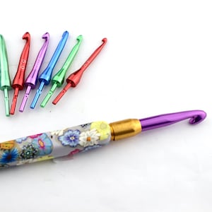 Agulha de crochê intercambiável, com cabo de argila, cabo ergonômico, ideal para presentear no Dia das Mães ou como presente de crochê.