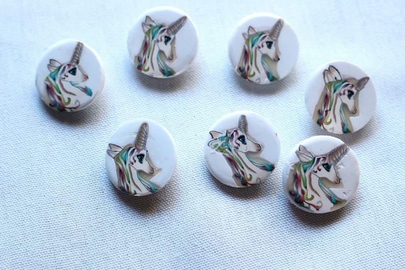 34 inch No Unicorn Buttons 446