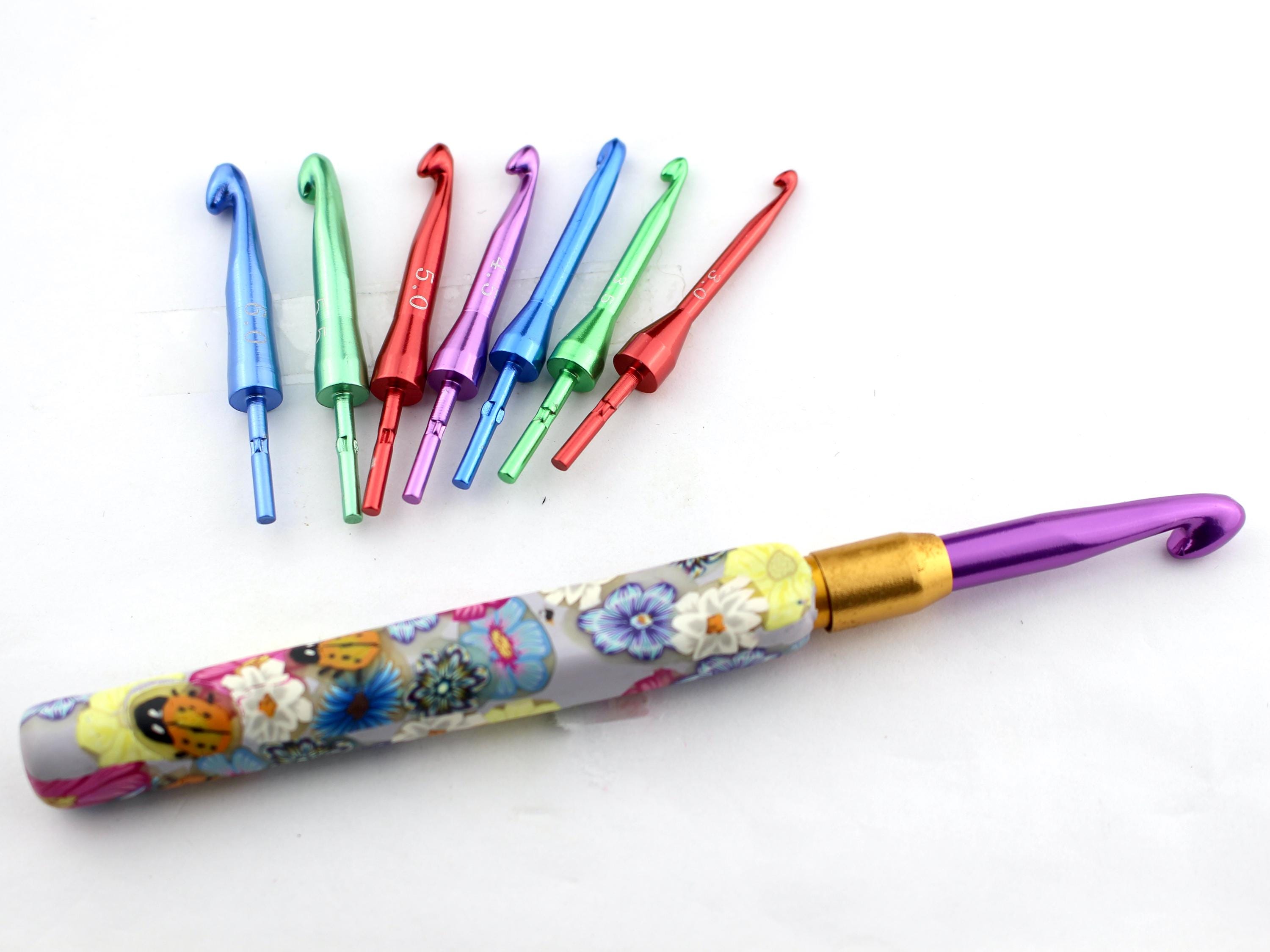 Set di 2 pezzi a gancio, set gancio 2,5 mm x 2 mm, uncinetto, ferri da maglia ultra leggeri, manico in legno ergonomico con pennarello, principiante, lavorato a maglia fai da te