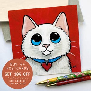 Carte postale chat blanc pour la Saint-Valentin - Chat avec collier bleu et breloque coeur rouge, carte postale carrée