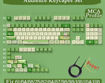 Puede incluir: Un conjunto de teclas Audience Keycapes verdes y blancas con un perfil MCA. El conjunto incluye teclas para varios tamaños de teclado, incluyendo 61, 64, 68, 75, 82, 84, 87, 96, 98, 100, 104 y 108 teclas. Se incluye un extractor de teclas.