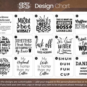 Pu&ograve; includere: Un grafico di design con vari disegni basati su testo per l'incisione. I disegni includono frasi come "Might be Whiskey", "World's Best Boss" e "I work hard so my cats can have a better life". Il grafico &egrave; su uno sfondo marrone.