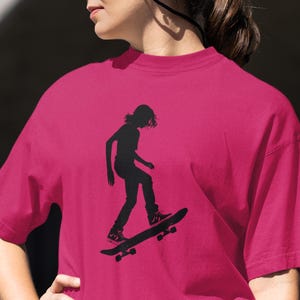 Girl Skateboarding Tee, Cool Graphic Shirt for Skaters, Unisex Short Sleeve, Urban Style T-Shirt, Perfect for Teens, Gift for Skate Lovers