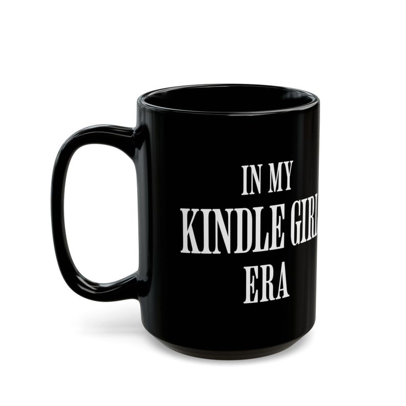 Taza de café negra In My Kindle Girl Era, taza de café Kindle, taza de café bookish imagen 7