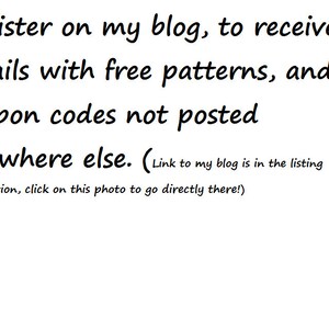Pu&ograve; includere: Testo su sfondo bianco che recita: "Iscriviti al mio blog per ricevere email con modelli gratuiti e codici coupon non pubblicati altrove. (Il link al mio blog &egrave; nelle informazioni dell'elenco, fai clic su questa foto per andare direttamente l&igrave;!)"