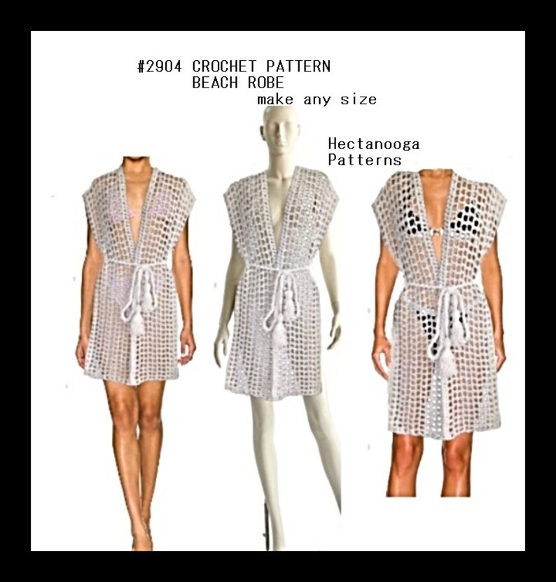 Pode incluir: Padr&atilde;o de roup&atilde;o de praia de croch&ecirc; branco, #2904, com cinto de la&ccedil;o e borla. O padr&atilde;o est&aacute; dispon&iacute;vel em qualquer tamanho. O texto "Hectanooga Patterns" tamb&eacute;m &eacute; vis&iacute;vel.