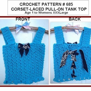 Peut inclure: Patron de crochet n° 685 pour un débardeur bleu à lacets de corset. Le haut est sur un cintre et a un nœud bleu sur le devant et un nœud à motifs bleu et blanc sur le dos. Le patron est pour les tailles de 1 an à XXX-Large pour femmes.