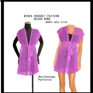 Pode incluir: Padr&atilde;o de croch&ecirc; para uma bata de praia, mostrado em rosa. O padr&atilde;o &eacute; chamado #2904 e est&aacute; dispon&iacute;vel em qualquer tamanho. O padr&atilde;o &eacute; de Hectanooga Patterns.