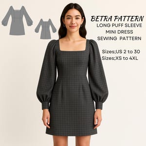 Peut inclure: Une femme porte une mini-robe à carreaux gris foncé avec de longues manches bouffantes et un col carré. L'image comprend un motif de couture et le texte "BETRA PATTERN LONG PUFF SLEEVE MINI DRESS SEWING PATTERN" et les détails de taille.