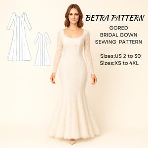 Op de afbeelding: Een vrouw draagt een witte trouwjurk met lange mouwen en een zeemeerminsilhouet. De jurk heeft een ronde hals en is gemaakt van kant. De afbeelding bevat ook een lijntekening van de jurk en de tekst "BETRA PATTERN GORED BRIDAL GOWN SEWING PATTERN".