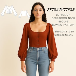Op de afbeelding: Een roestkleurige blouse met knopen, een diepe vierkante hals en lange, gepofte mouwen. De blouse wordt gecombineerd met een lichtblauwe jeans. De afbeelding bevat een naaipatroondiagram en de tekst: "BETRA PATTERN, BUTTON UP, DEEP SCOOP NECK BLOUSE SEWING PATTERN, Maten; US 2 tot 30, Maten; XS tot 4XL."