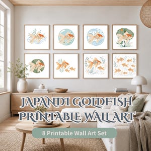 以下が含まれることがあります： オレンジ、ブルー、グリーンの色合いで金魚のイラストが描かれた8枚の正方形のウォールアートプリント。水草や泡の間を泳ぐ様々な金魚が描かれており、ライトウッドのフレームに入った4枚ずつの2列で配置されています。