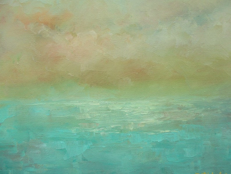 Puede incluir: Pintura abstracta de paisaje con una serena escena marina. La obra presenta un mar turquesa bajo un cielo brumoso con tonos melocot&oacute;n y amarillo. Las pinceladas crean un efecto texturizado, evocando una sensaci&oacute;n de calma y tranquilidad.
